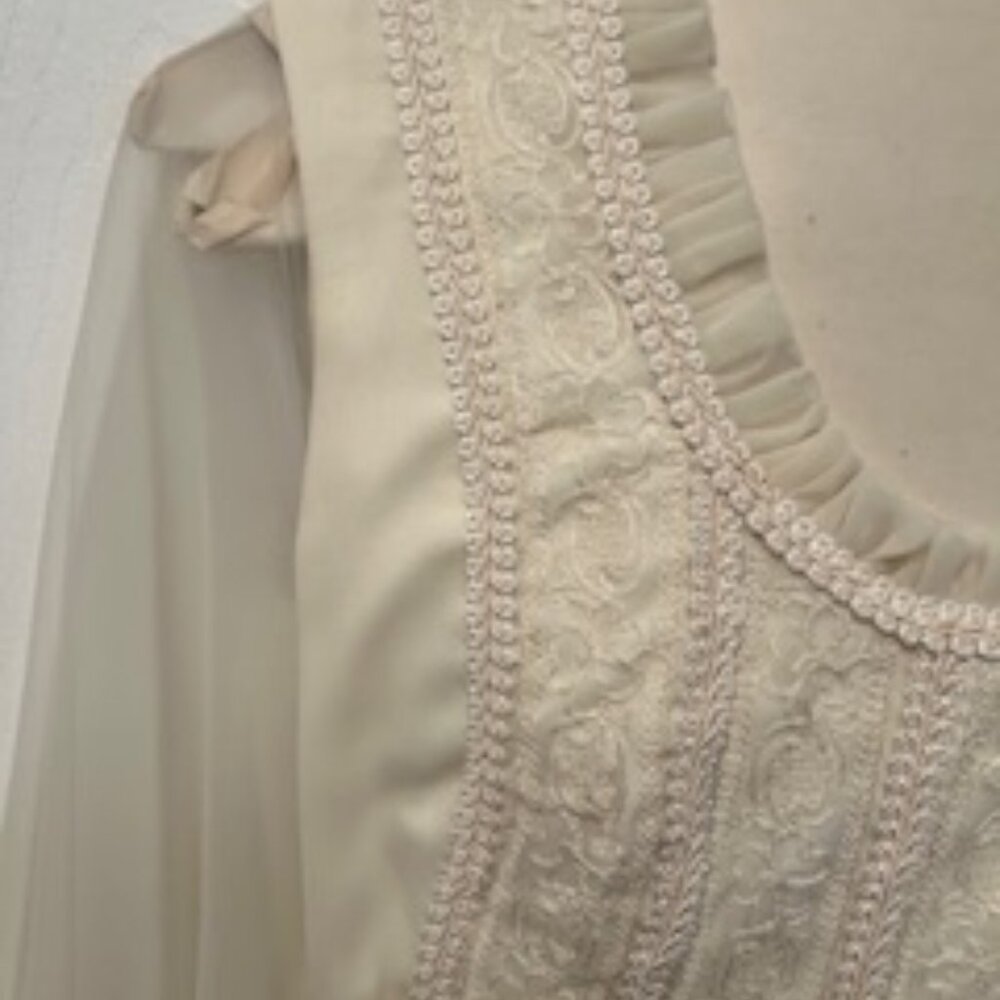 Vintage 1970s Floor-Length Wedding Dress – Slender Fit, Chiffon Sleeves, Size Sm
